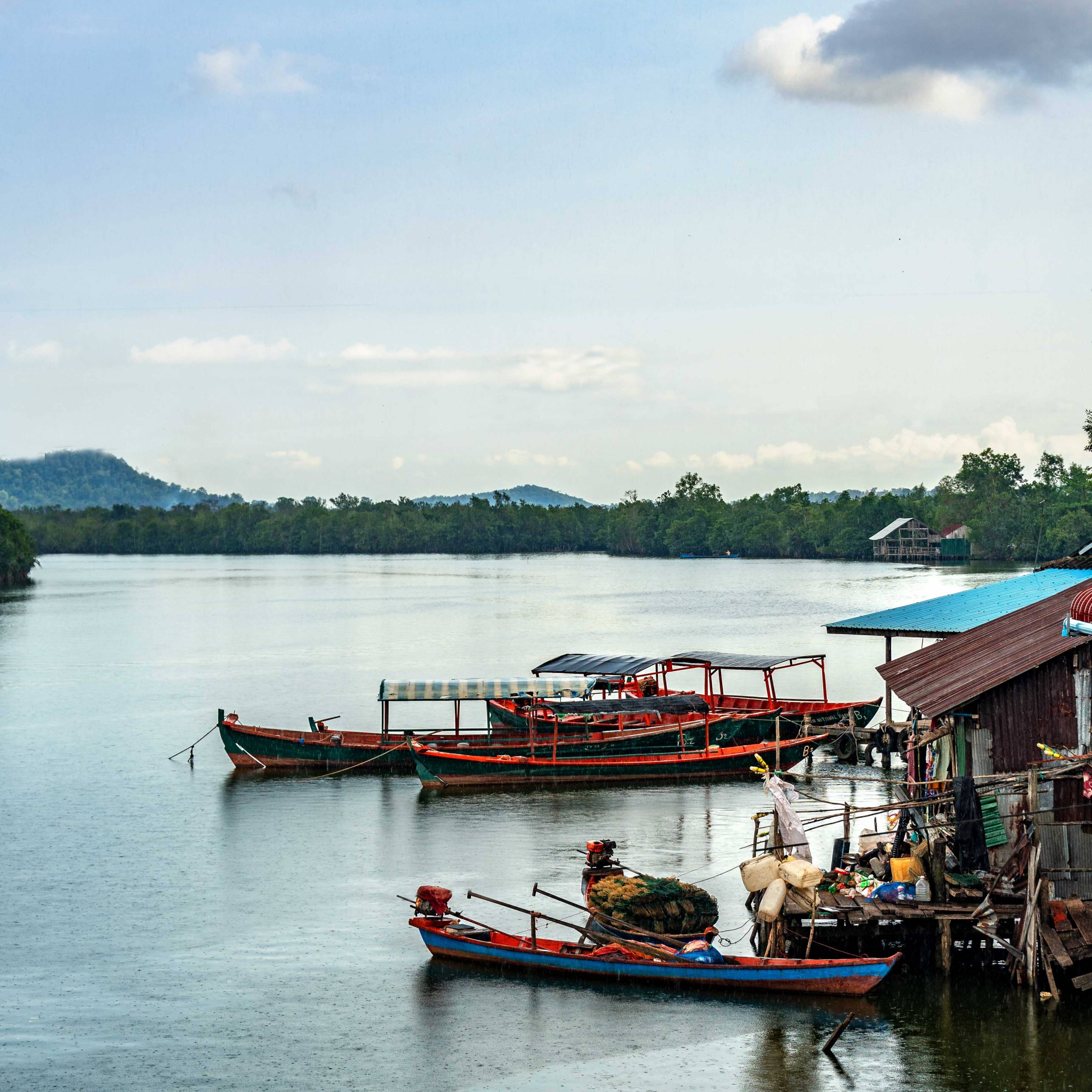 TRADITIONAL BOATS ON PREK TOEK SAB RIVER