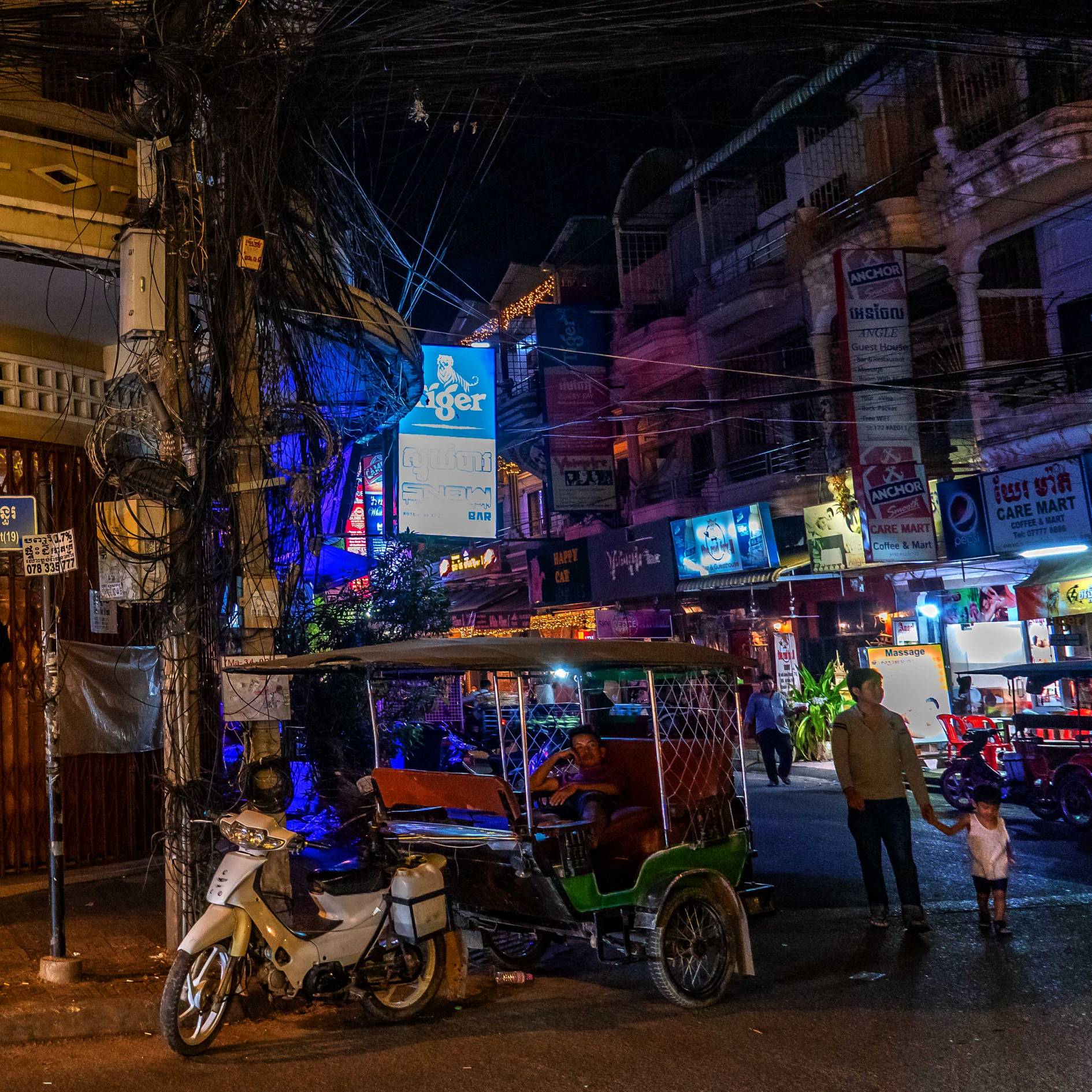 STREETS AT NIGHT IN PHNOM PENH