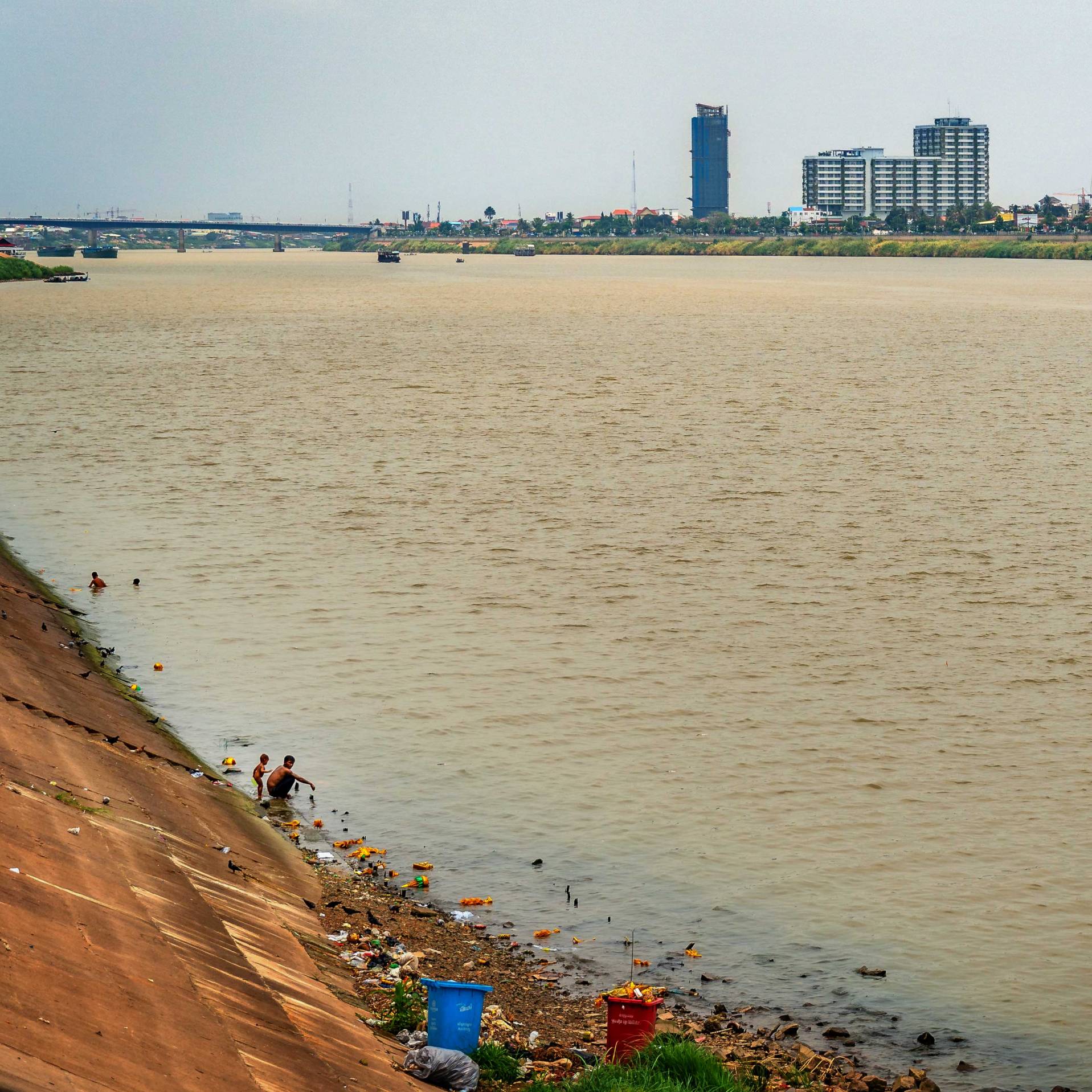MEKONG RIVER IN PHNOM PENH