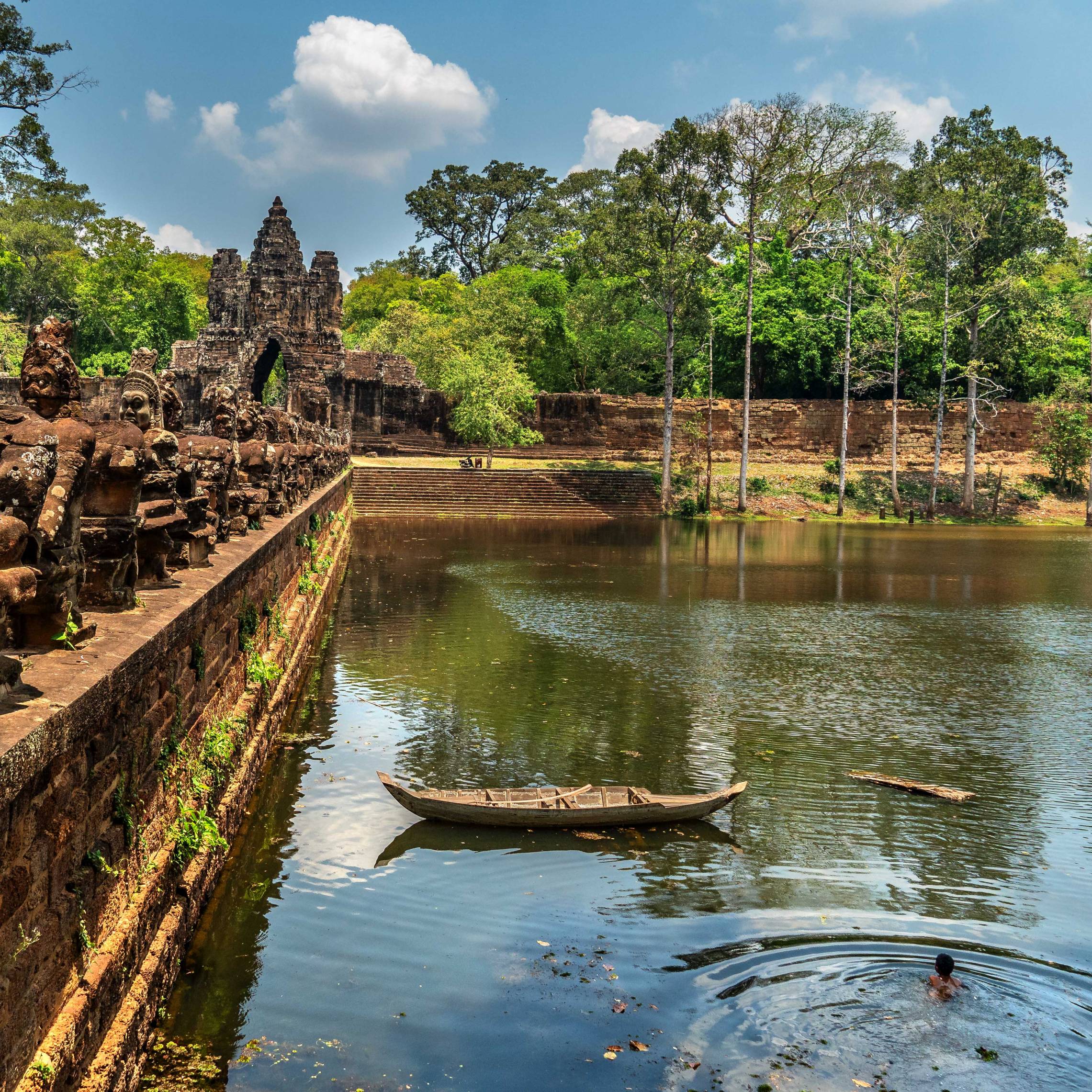 ENTRANCE GATE TO ANGKOR THOM