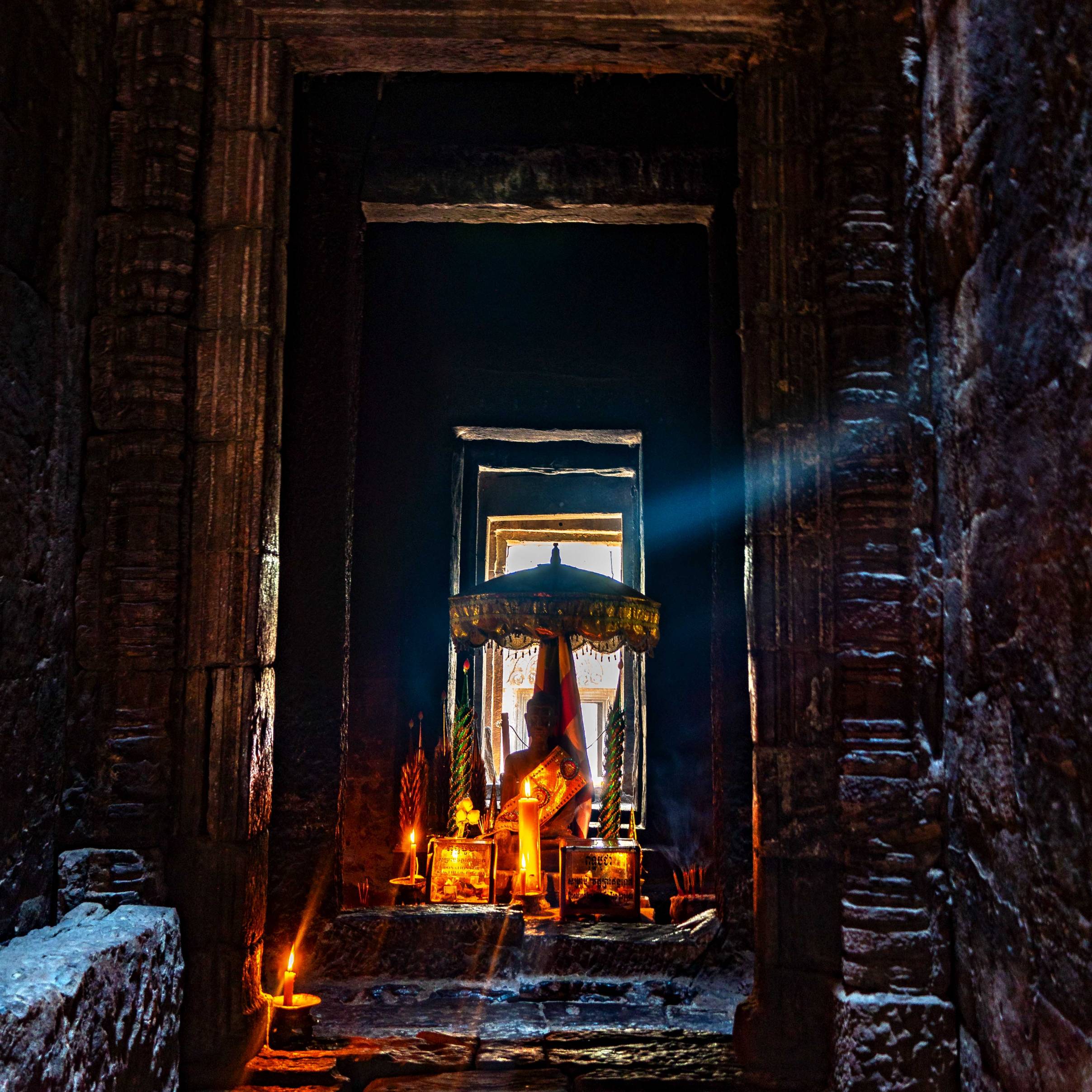 CENTRAL BUDDHA STATUE OF THE BAYON TEMPLE