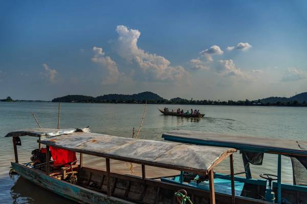 LOCAL BOATS AT DON KHONG