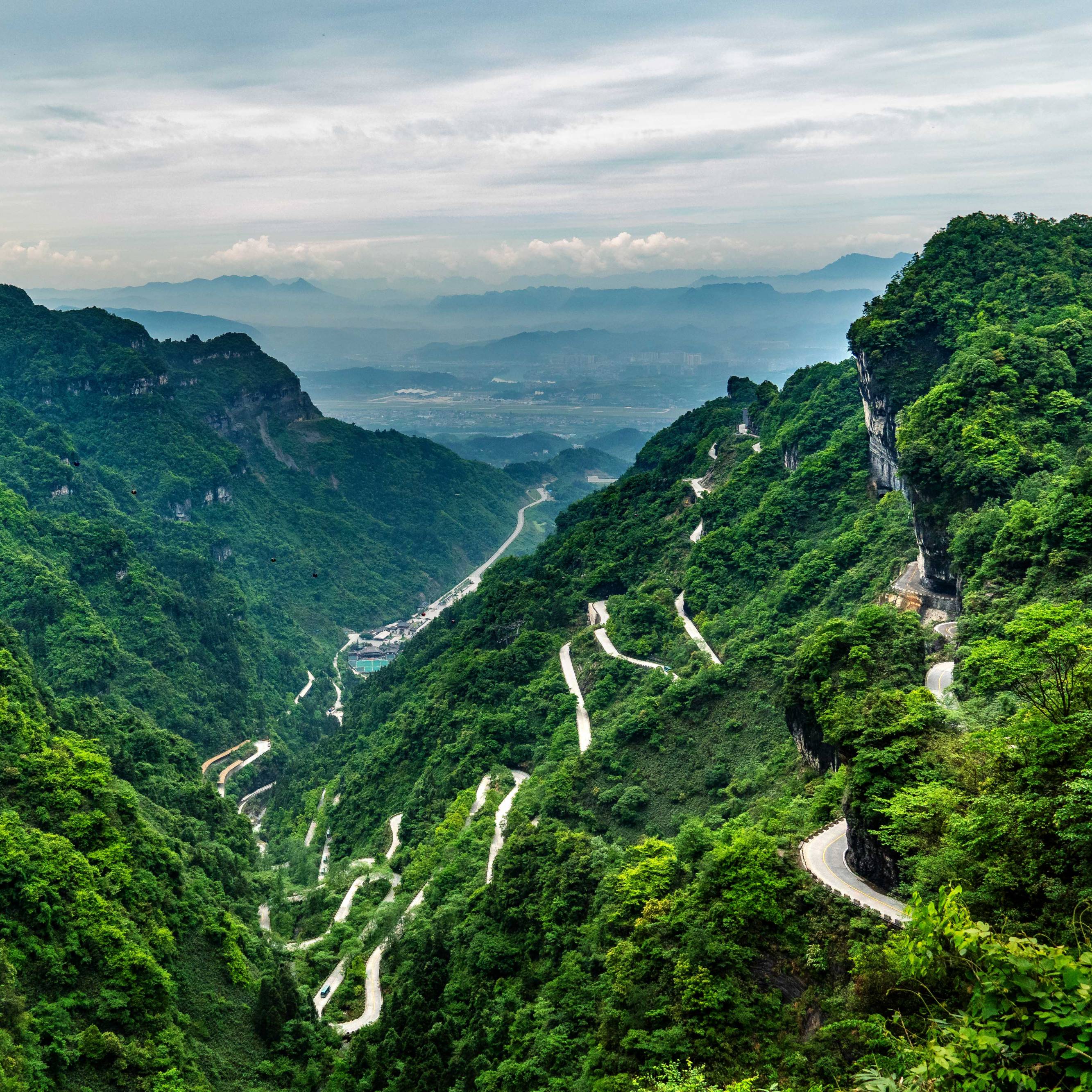 Street to Tianmen Mountain