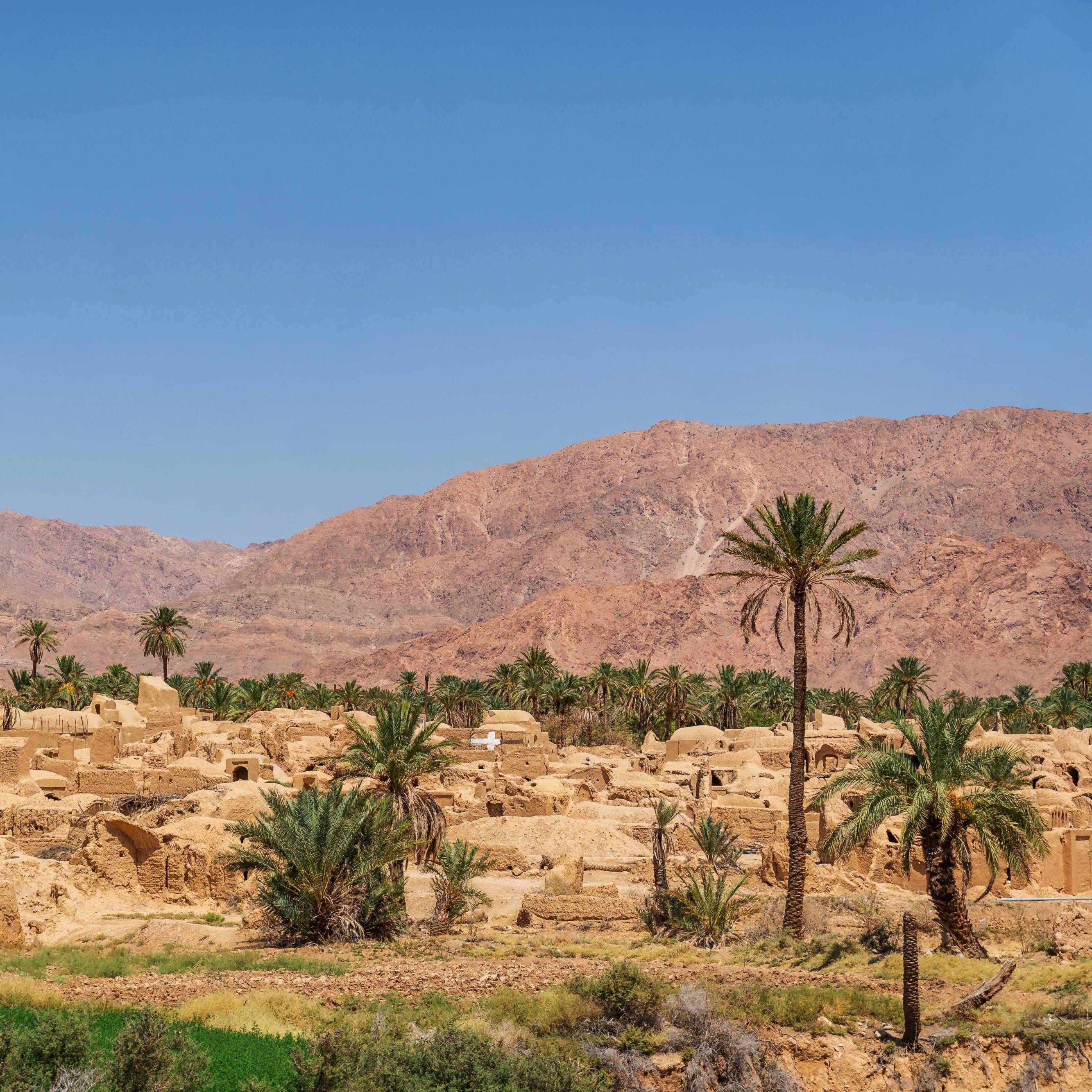 Ruins along the way to Yazd