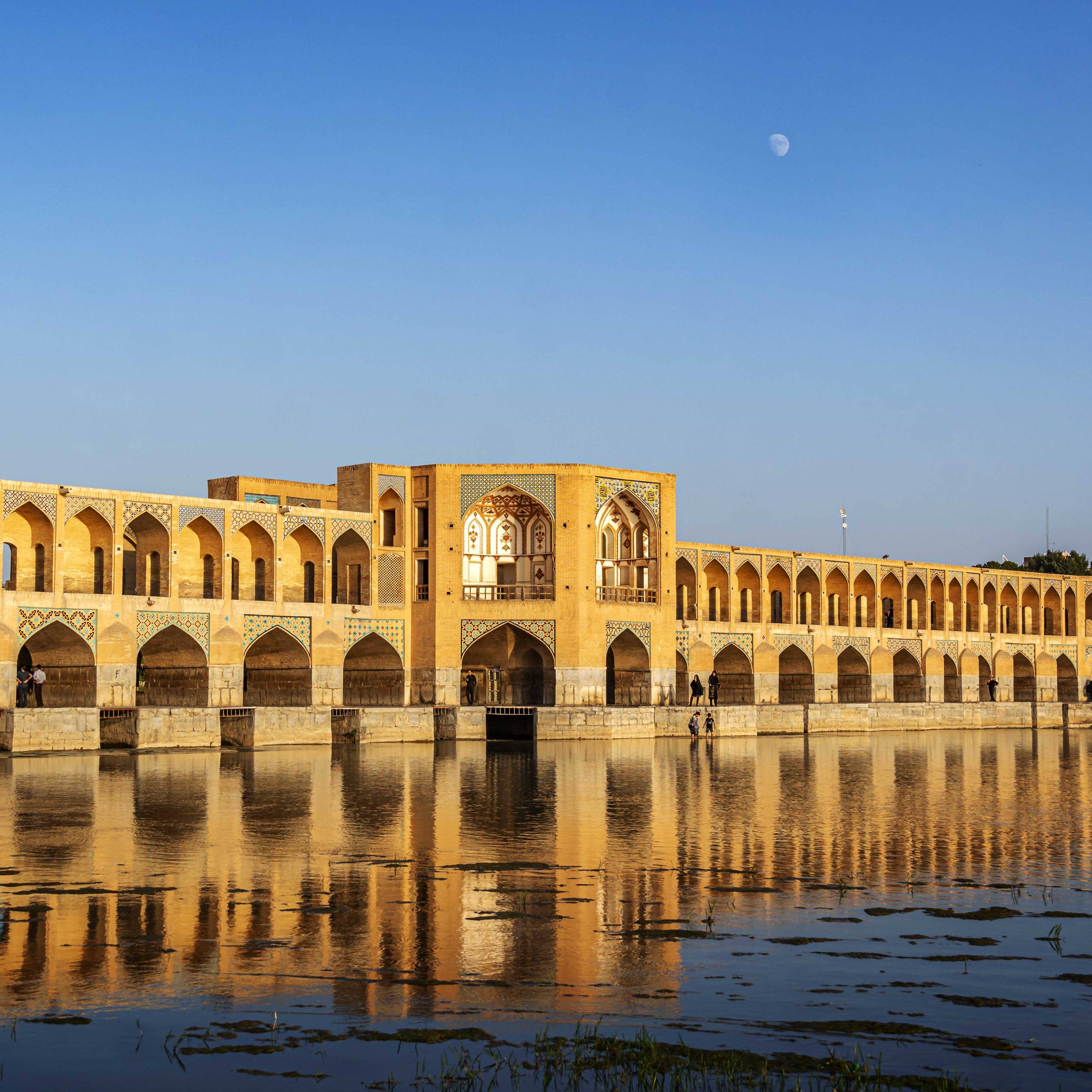 Khajoo Bridge crossing Zajandeh Rud river